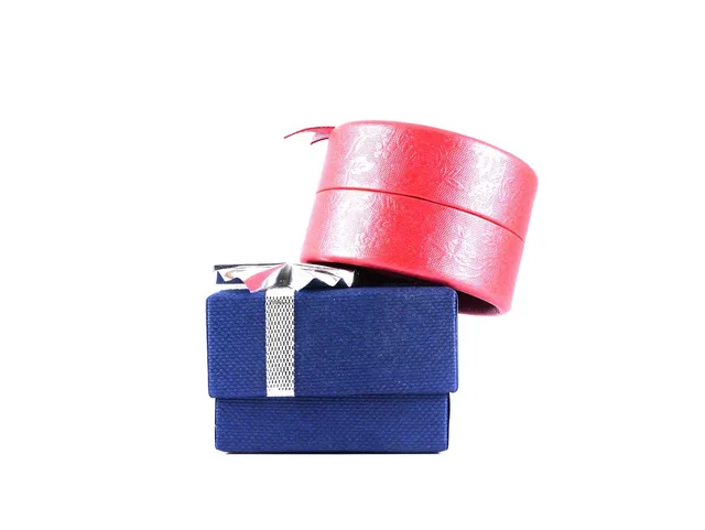 present, gift, gift box, his and hers, celebration, ribbon, box, decoration, bow, package, packaging. Best ecommerce platform for UK subscription boxes: fees and recurring payments