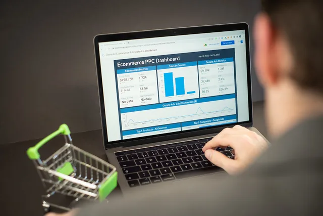A photo of an employee checking PPC performance on an ecommerce dashboard on a laptop. This image has been made available for use under the Creative Commons Licensing agreement. If you use it, please link back to our website at www.zuko.io. Five ecommerce platform signals a merchant should track, from AI storefronts to subscription rules